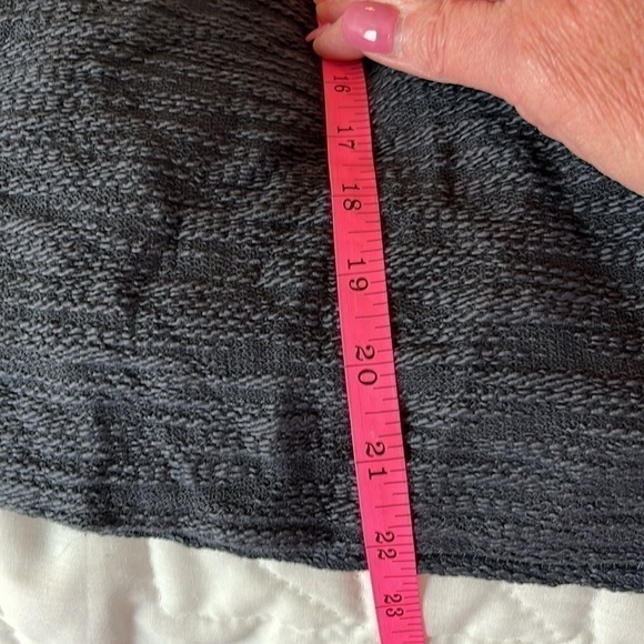 NWT Universal Thread Women’s Charcoal Gray Sleeveless Top Size Medium - Picture 8 of 9